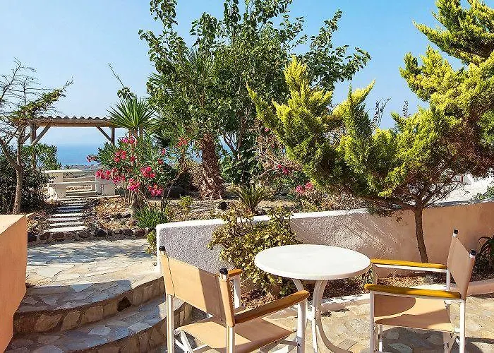 מלון The Flower Foinikiá